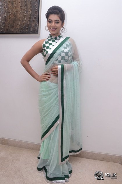 Yamini-Bhasker-At-Kalamandir-6th-Anniversary-Celebrations